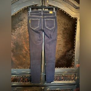Paige skinny Jean. Dark denim.